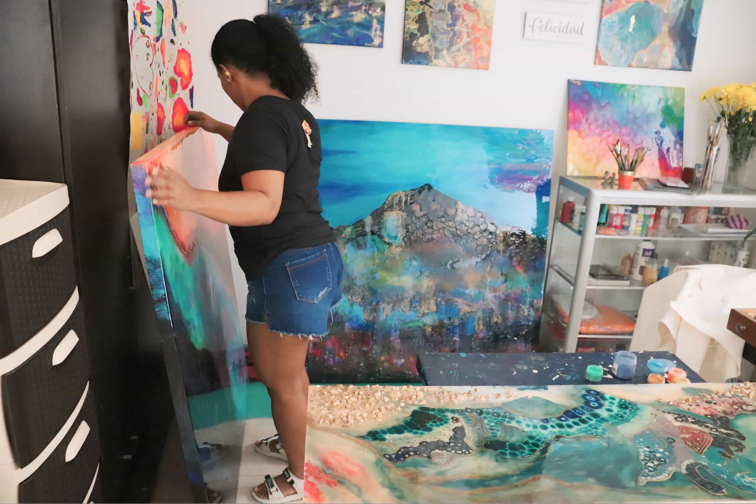 Moviendo cuadros grandes en el estudio