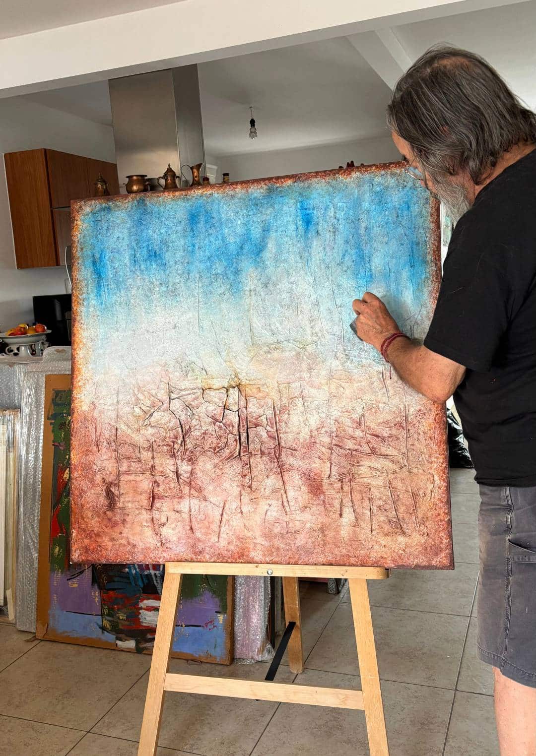 Se llama "Ya llega..."  y me costó que llegara, lo valió.