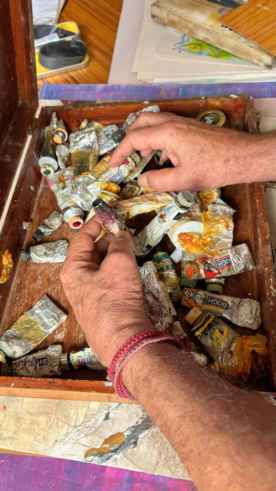 Por fin... dejo el oleo y el temple.   Vivan los acrílicos y las tintas.